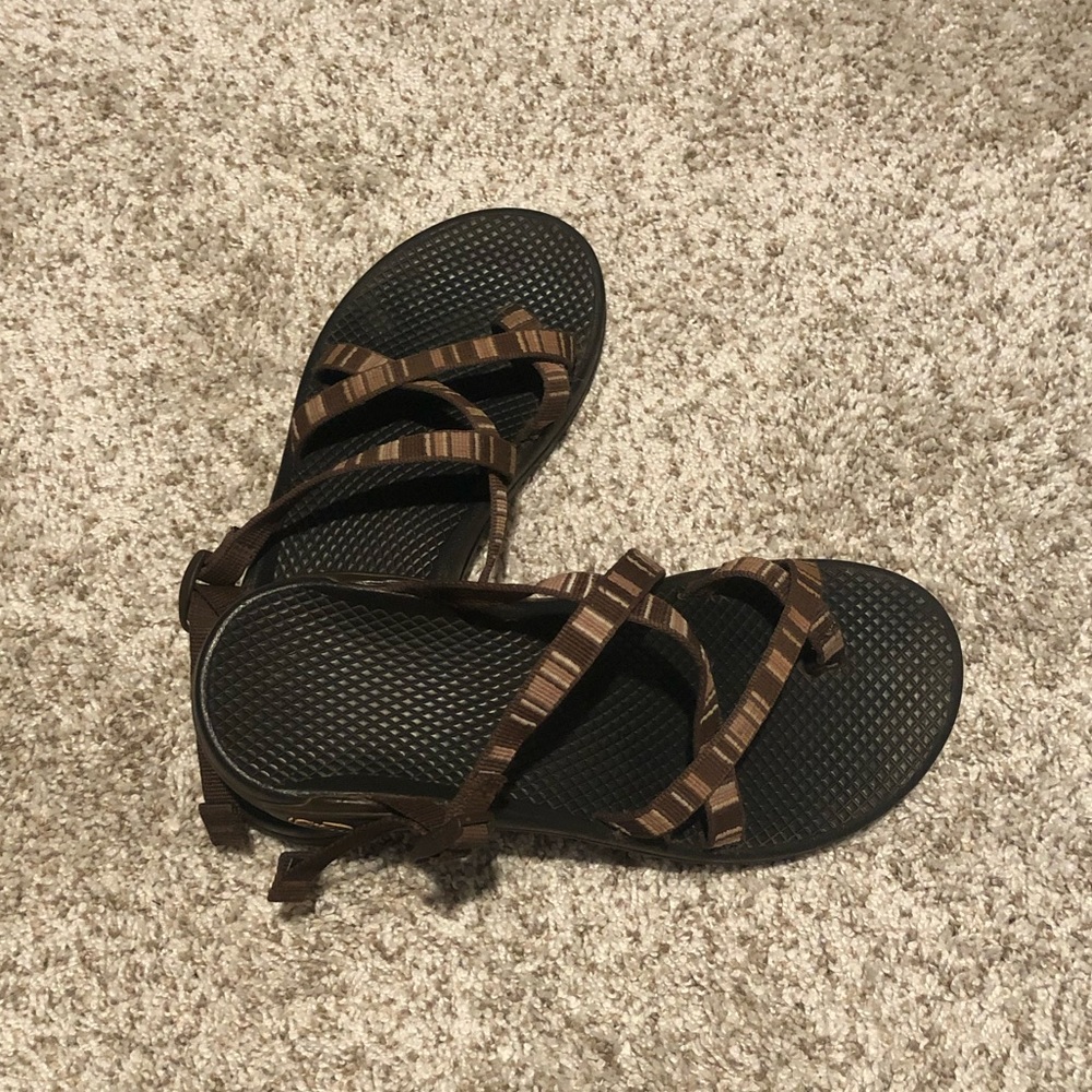 Brown chacos women’s 8